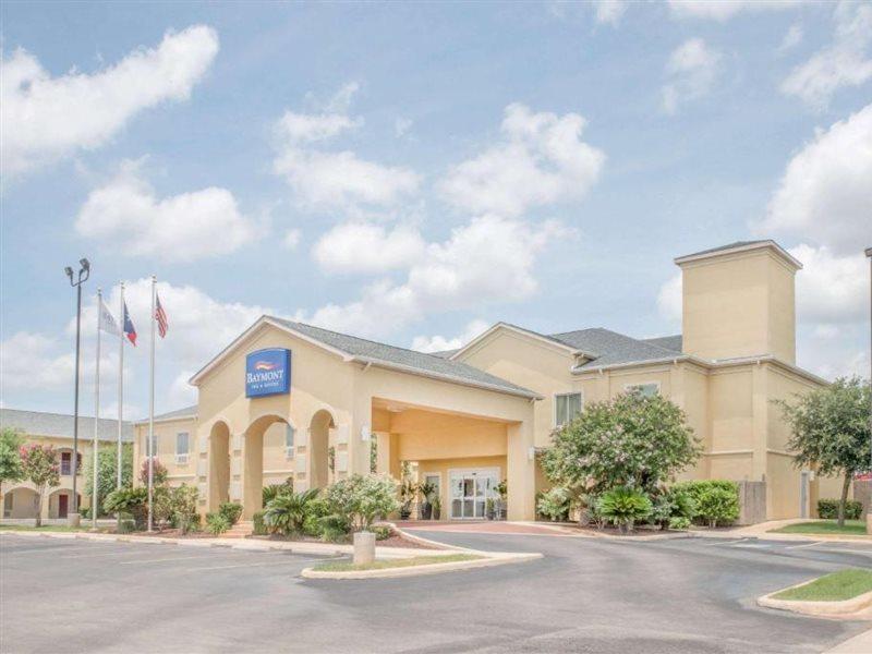 Baymont By Wyndham Pearsall Exterior foto